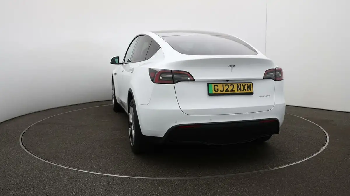 2022-tesla-model-y-e-long-range-big-52