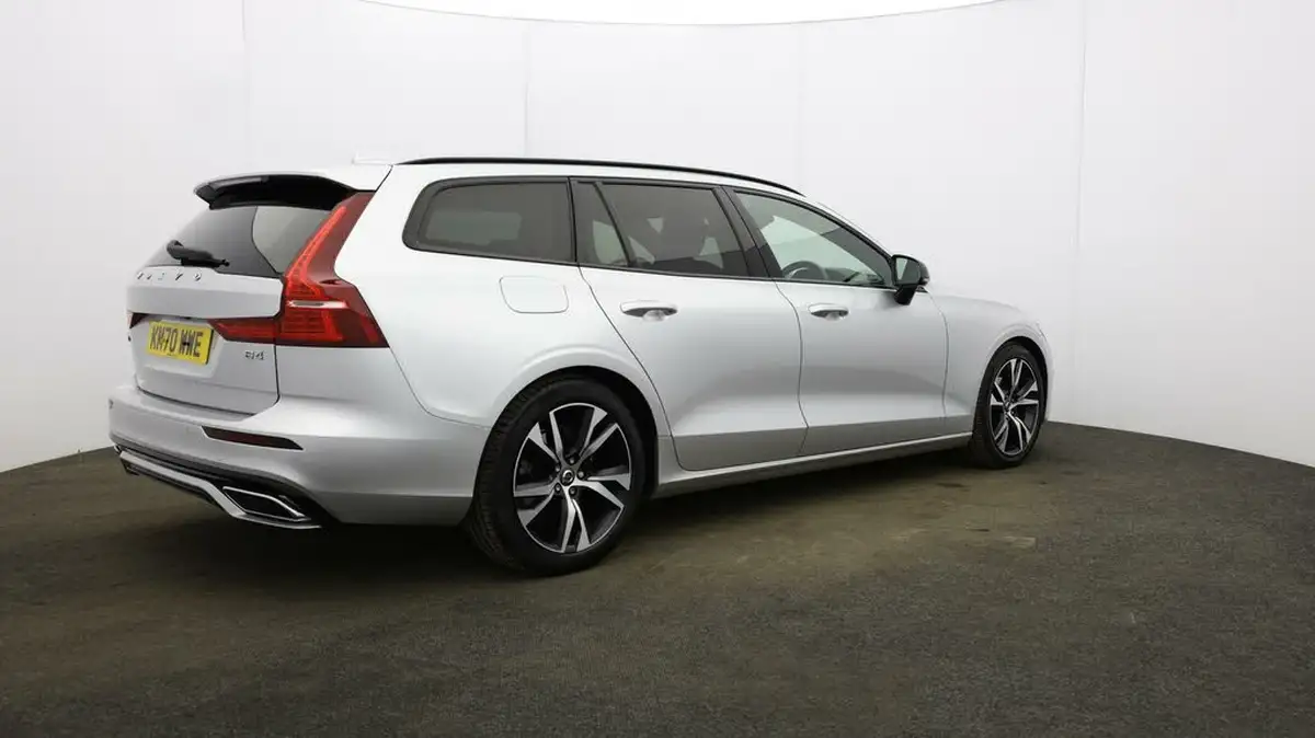2020-volvo-v60-20-b4-r-design-big-57