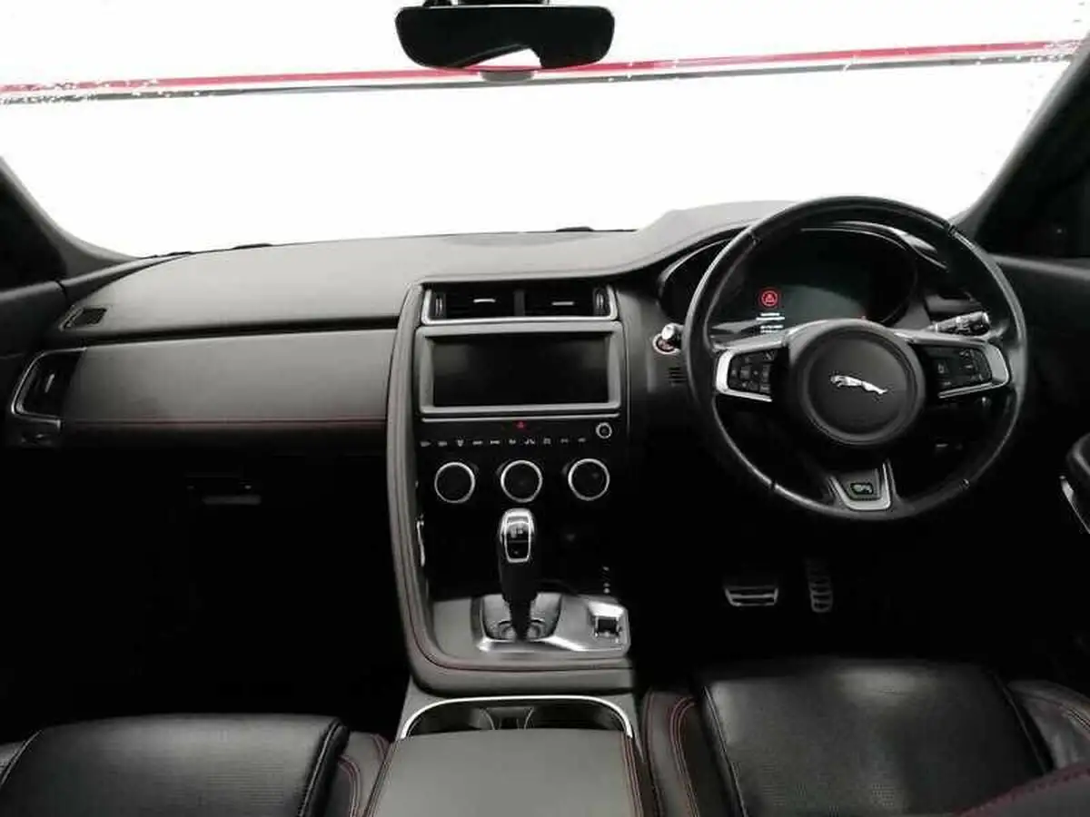 2020-jaguar-e-pace-20-i4d-chequered-flag-180ps-big-16