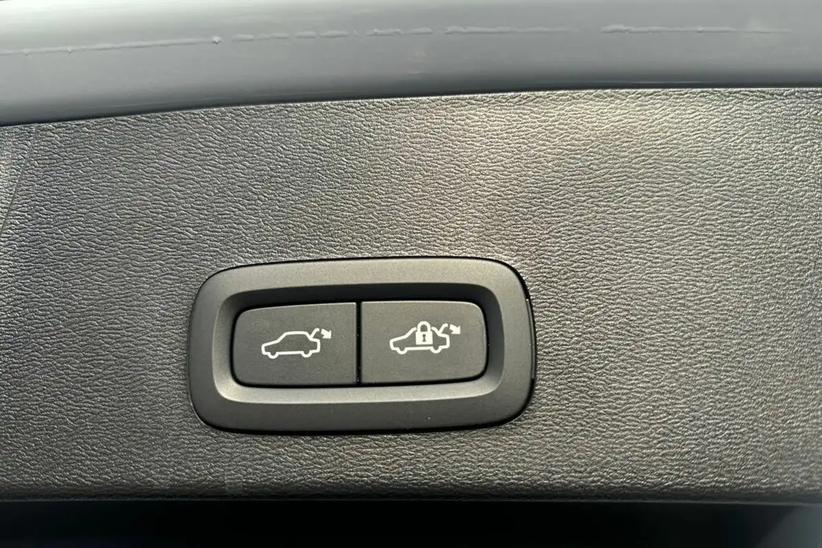 2024-volvo-xc40-20-b4-plus-big-37