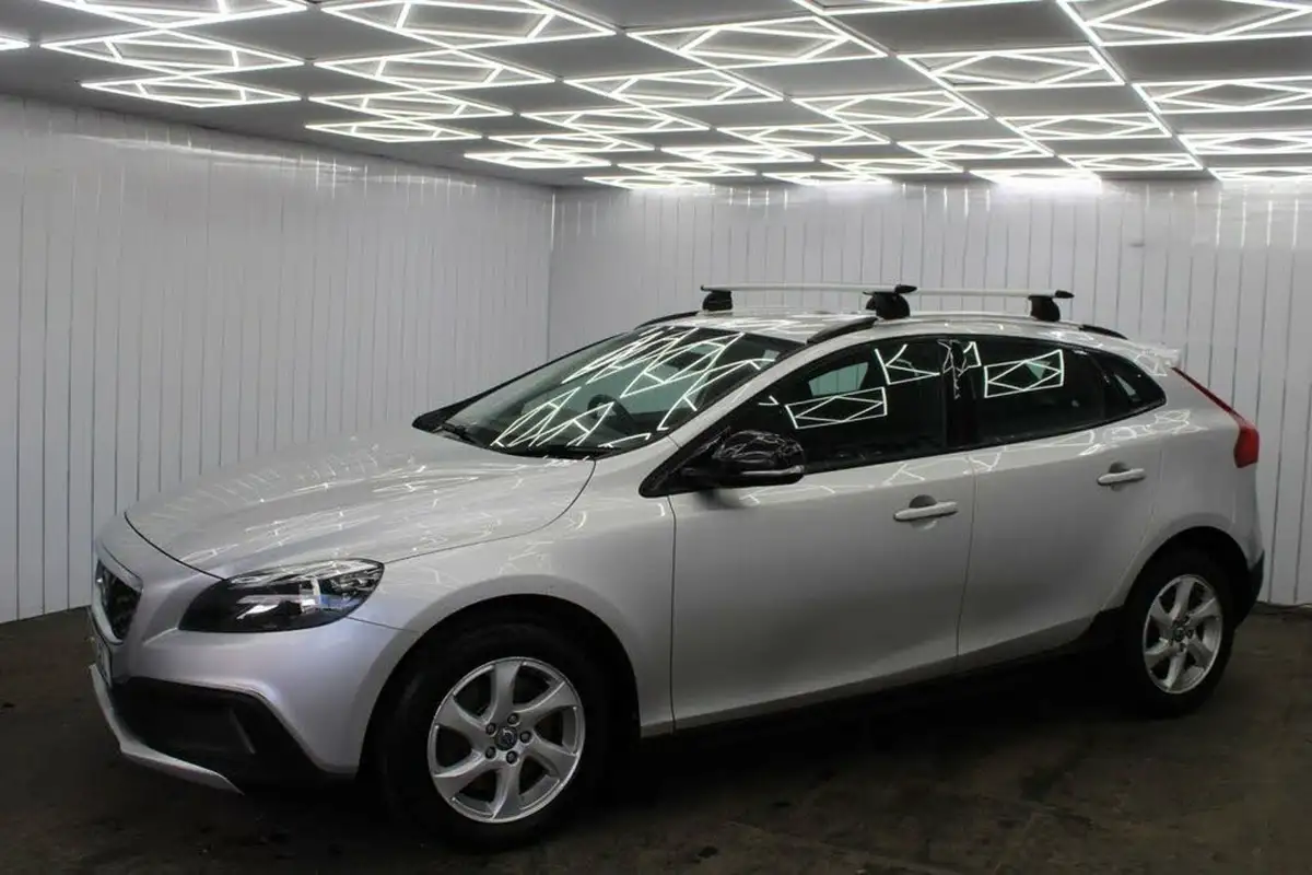 2013-volvo-v40-20td-d3-cross-country-se-big-4