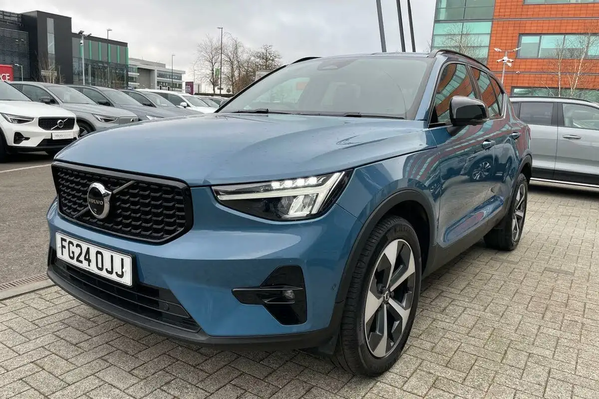 2024-volvo-xc40-20-b4-plus-big-10