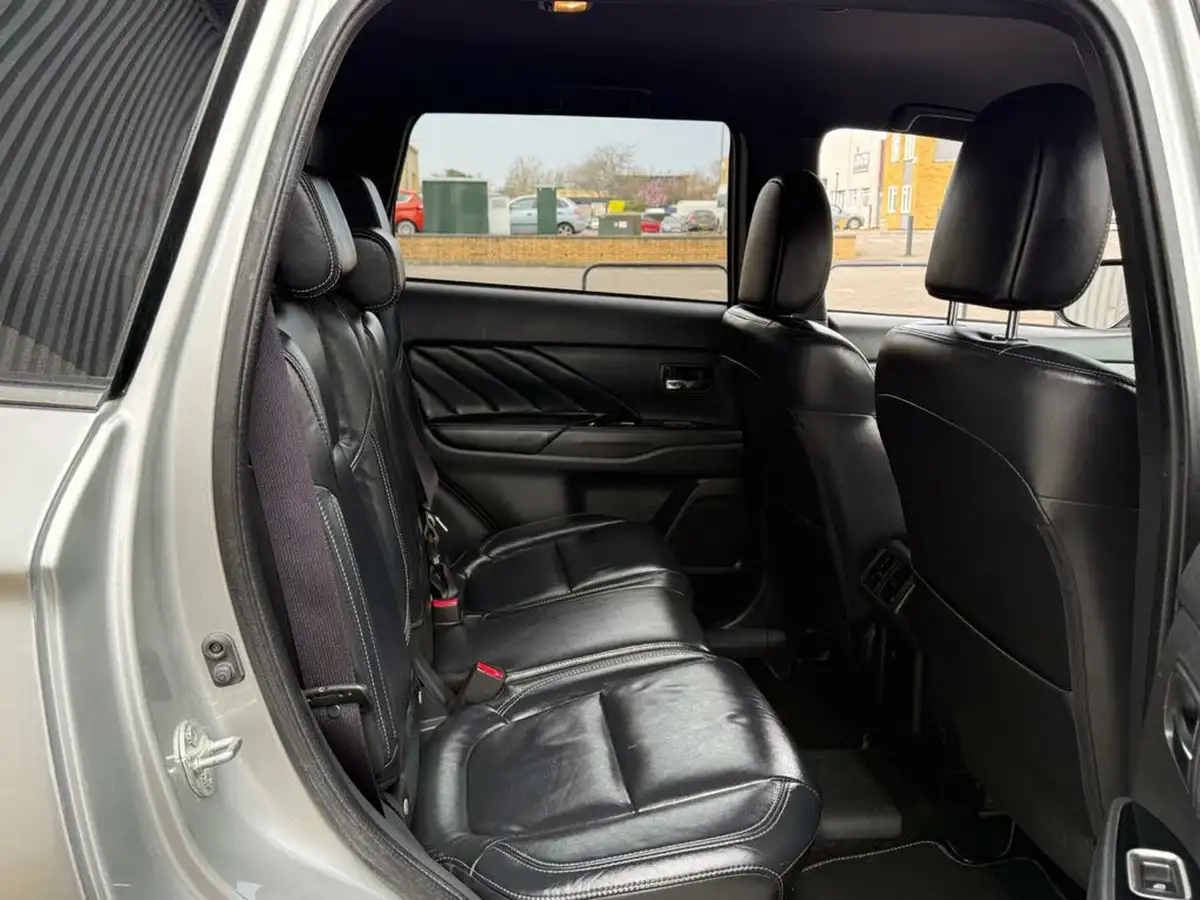 2020-mitsubishi-outlander-24-dynamic-phev-big-33