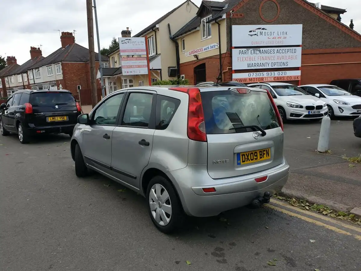 2009-nissan-note-big-4