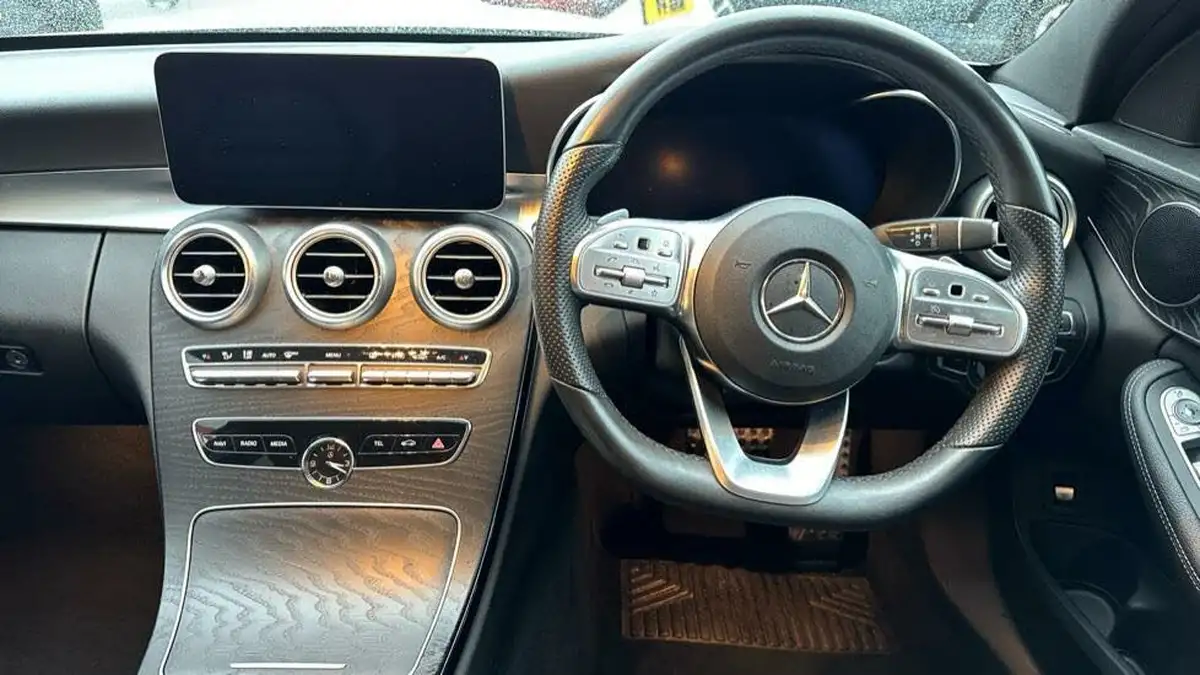 2019-mercedes-benz-c-class-20d-c300d-amg-line-245ps-premiumss-saloon-4d-big-4