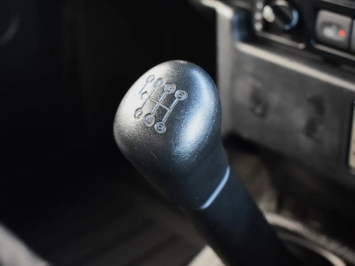 2015-land-rover-110-defender-22td-xs-22i-station-wagon-5-drs-big-23