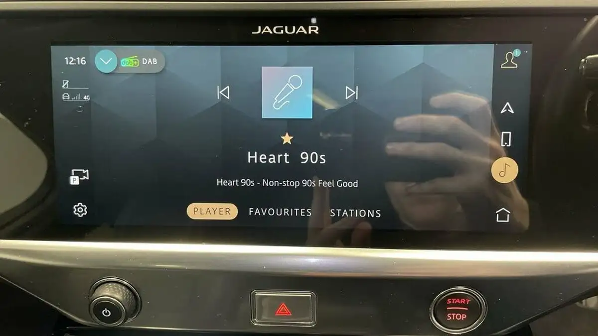 2022-jaguar-i-pace-ev400-black-big-27