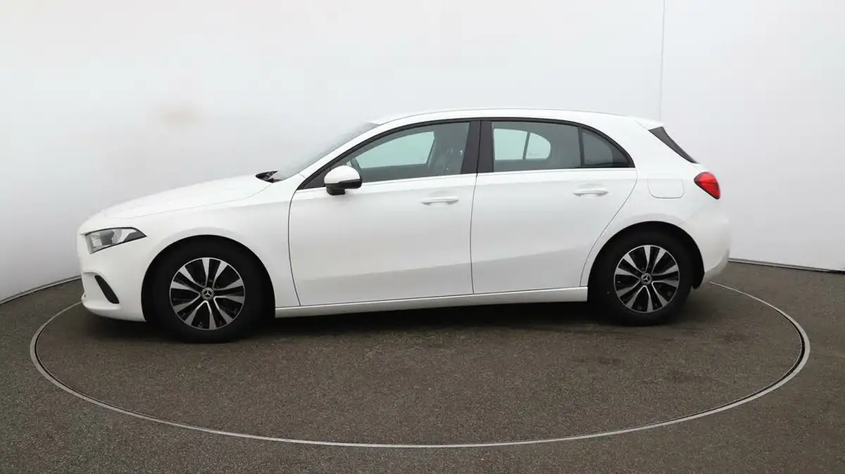 2022-mercedes-benz-a-class-20d-a180d-se-big-4