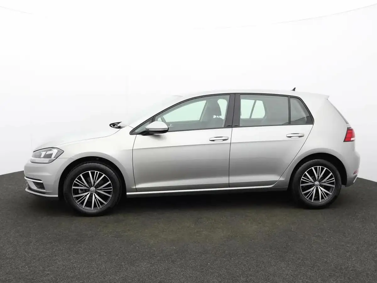 2018-volkswagen-golf-20tdi-se-nav-hatchback-5d-big-4