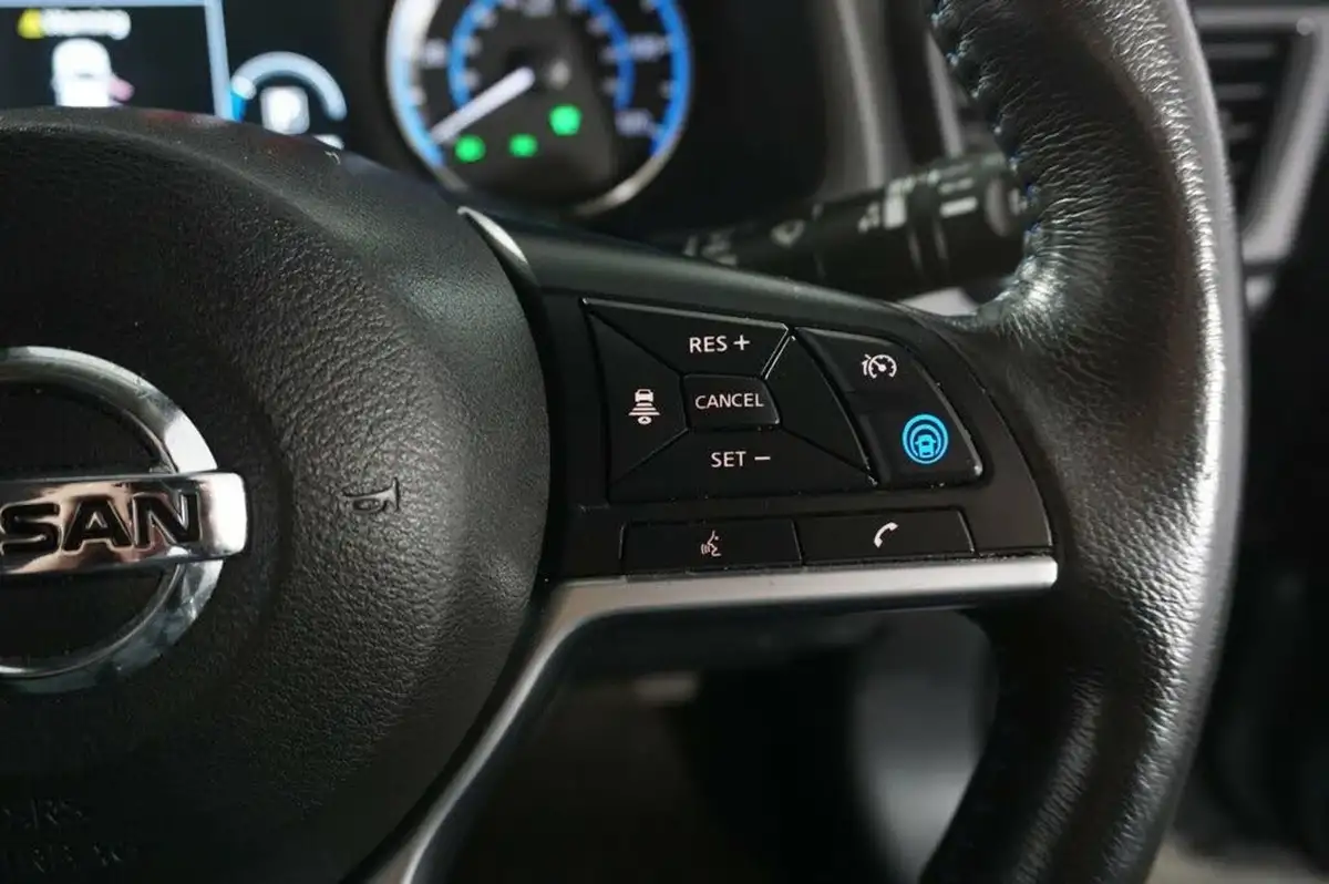 2020-nissan-leaf-e-tekna-big-16