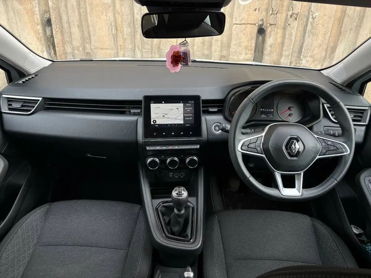 2021-renault-clio-10-tce-iconic-90ps-big-9