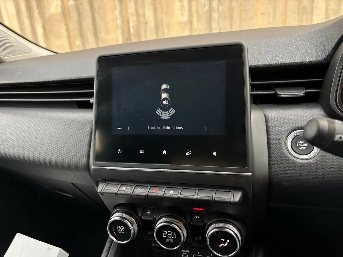 2021-renault-clio-10-tce-iconic-90ps-big-37