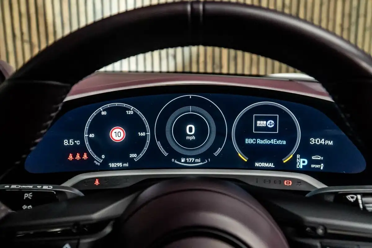 2021-porsche-taycan-e-turbo-performance-battery-plus-big-34