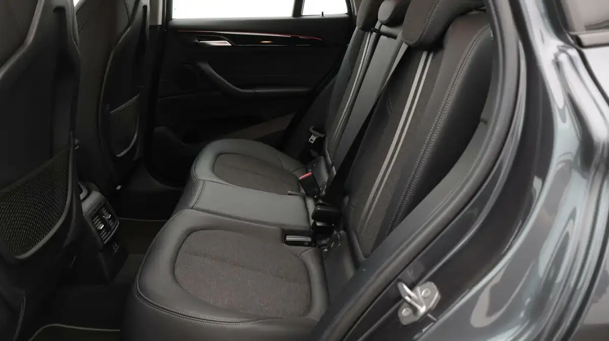 2021-bmw-x1-20-sdrive20i-sport-big-16