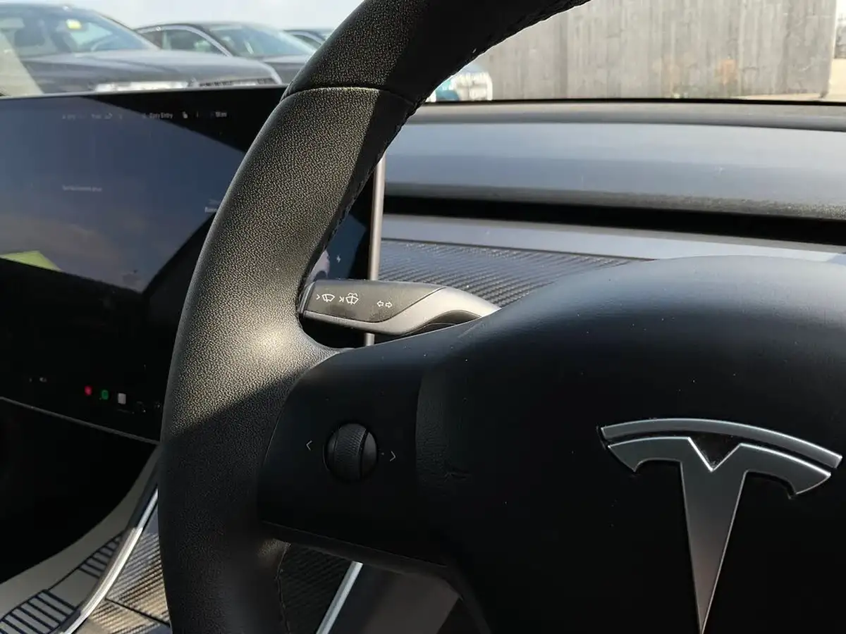 2020-tesla-model-3-e-performance-big-22