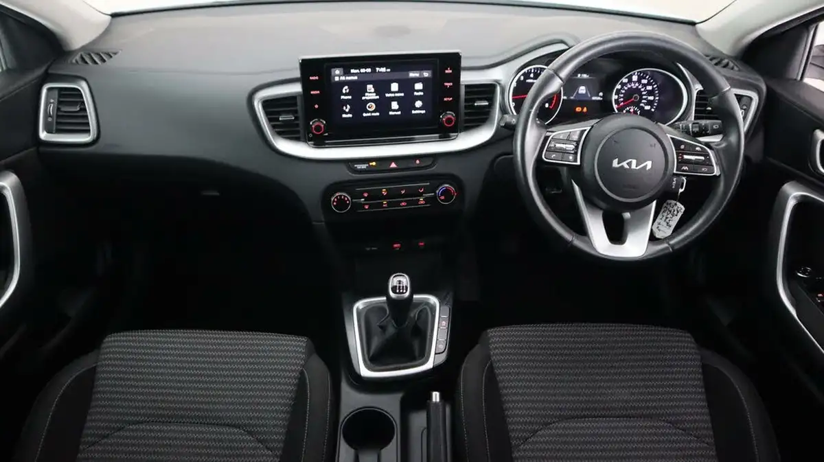 2023-kia-ceed-15-t-gdi-2-158bhp-non-adap-hatchback-big-12