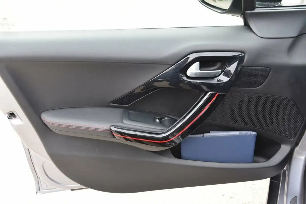 2019-peugeot-2008-suv-12-puretech-gt-line-130bhp-big-28
