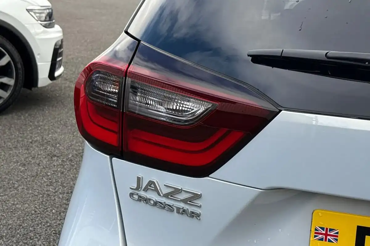 2024-honda-jazz-15-i-mmd-crosstar-advance-big-30