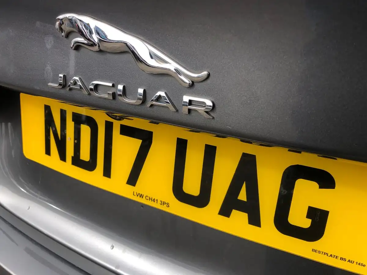 2017-jaguar-xe-20i-prestige-249ps-ss-1998cc-big-16