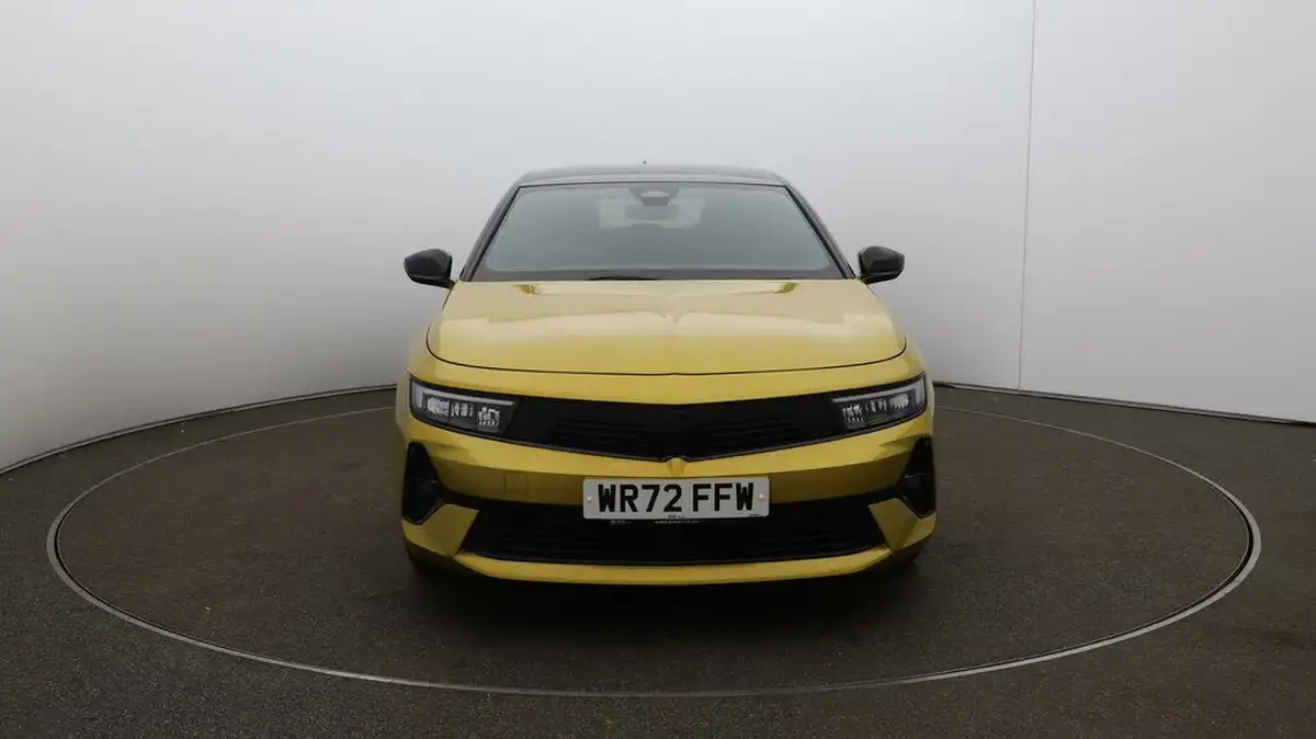 2022-vauxhall-astra-12-turbo-gs-line-hatchback-big-36