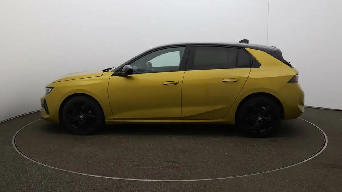 2022-vauxhall-astra-12-turbo-gs-line-hatchback-big-60
