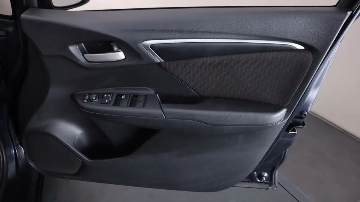 2019-honda-jazz-15-i-vtec-sport-cvt-big-14