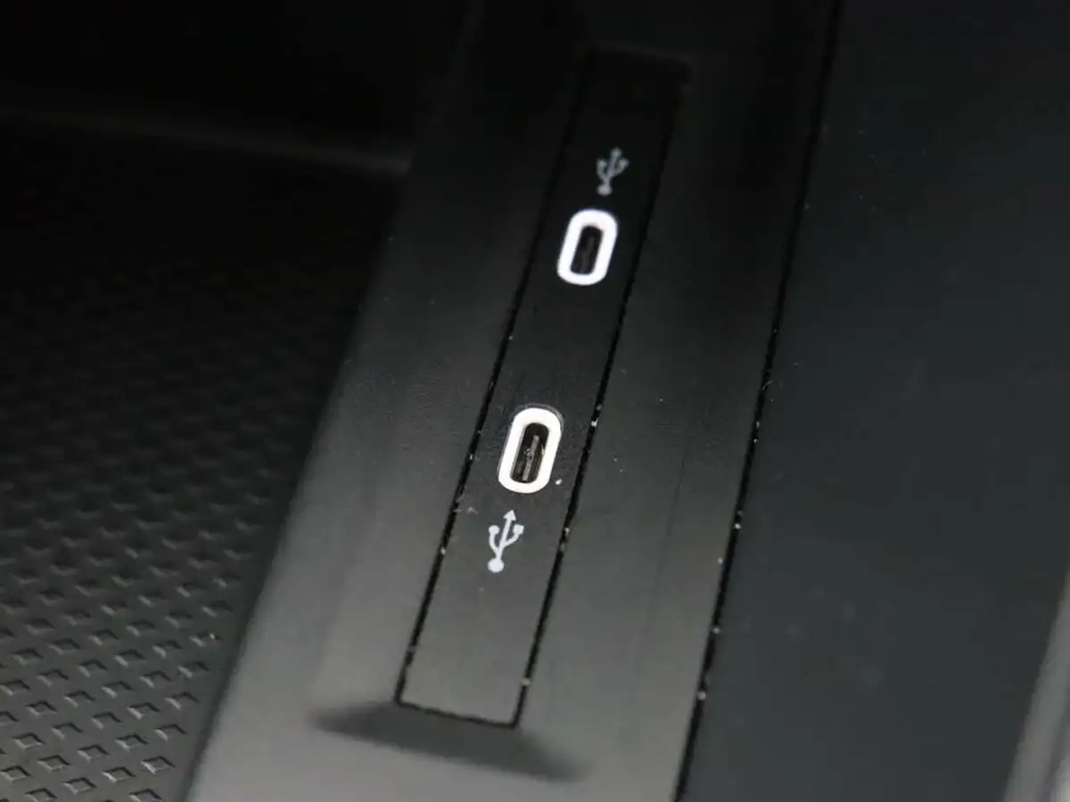 2023-ford-tourneo-connect-20-titanium-big-20