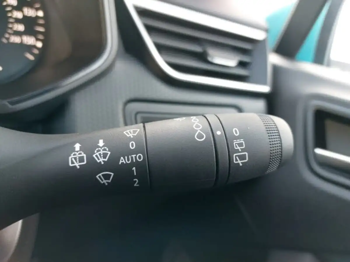 2022-renault-clio-10-tce-iconic-edition-big-18