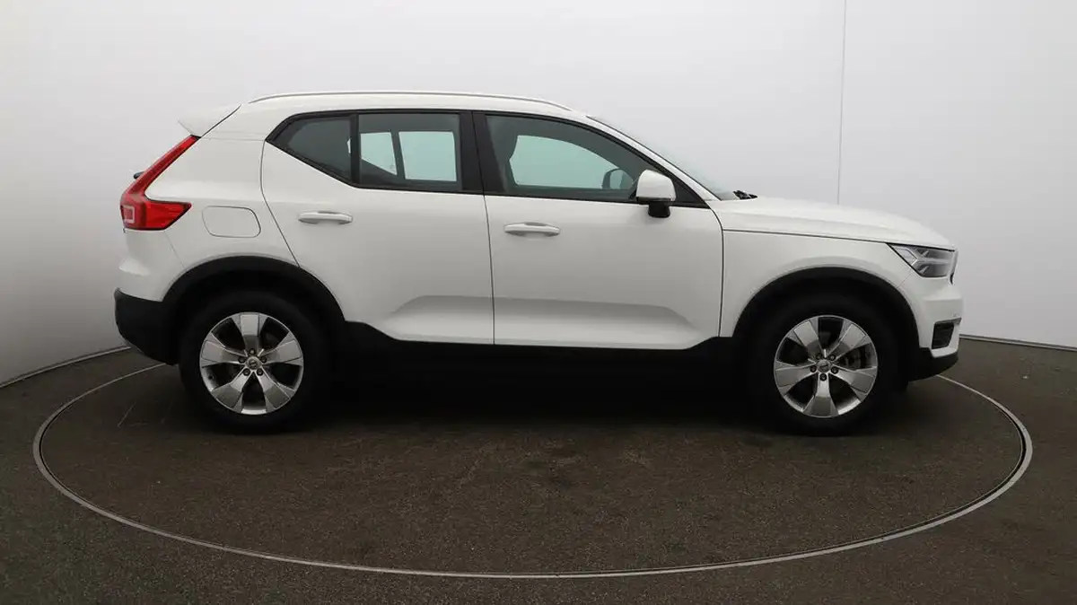 2020-volvo-xc40-20-b4-momentum-big-41