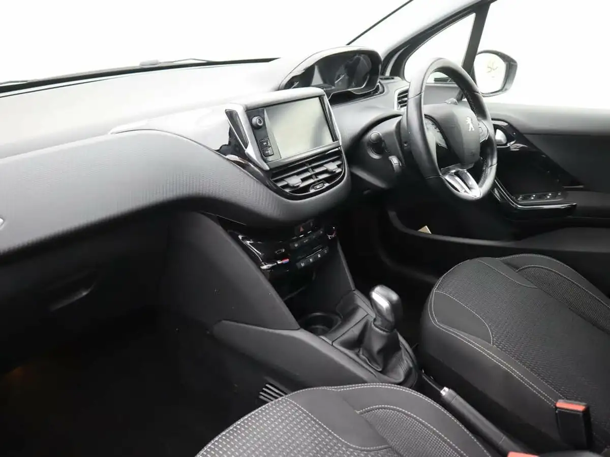 2019-peugeot-208-12-puretech-tech-edition-82bhp-big-12