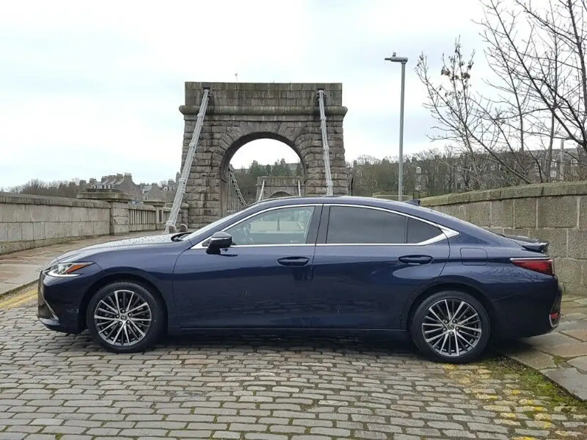 2021-lexus-es-300h-25-es-215bhp-big-3