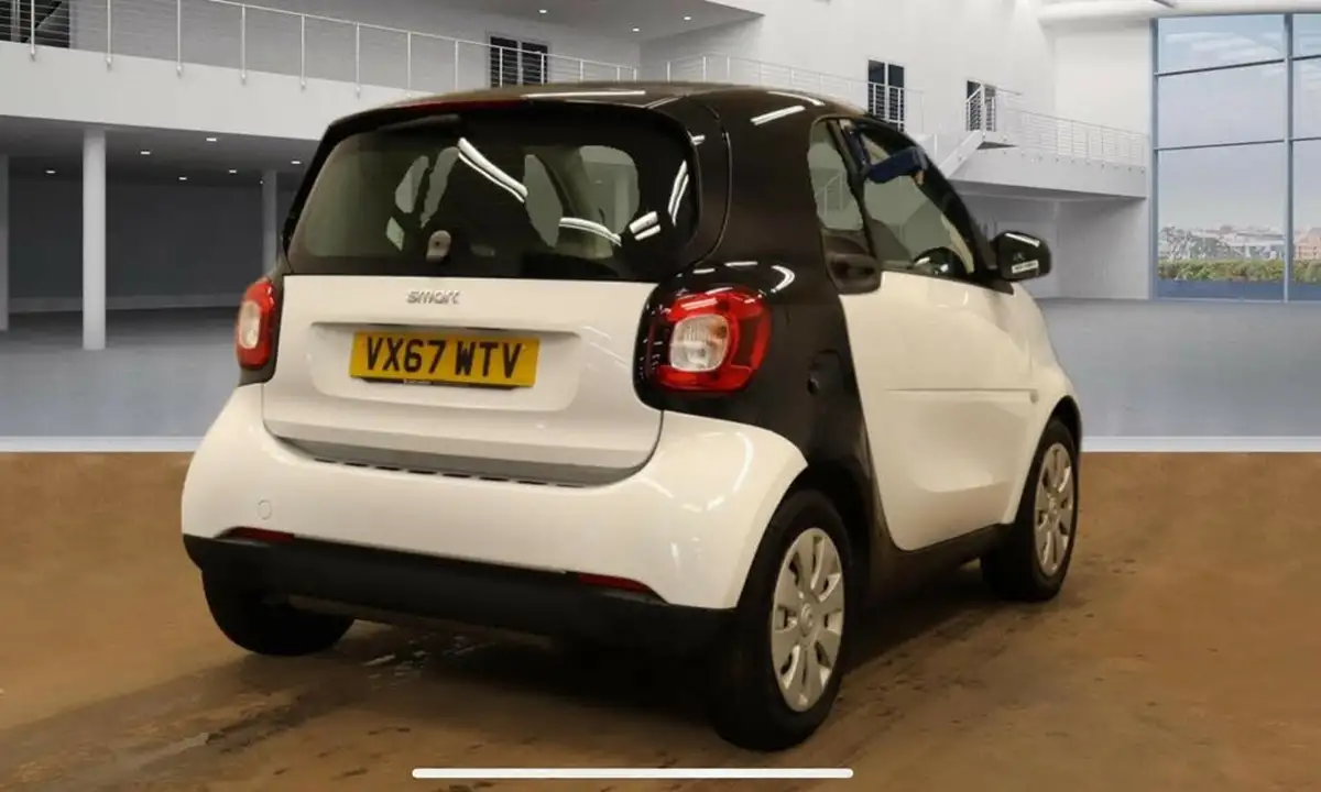 2017-smart-fortwo-10-pure-70bhp-big-5