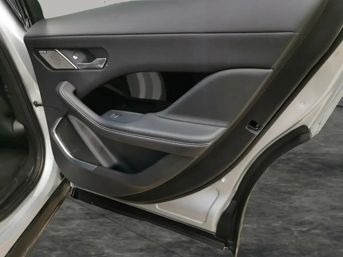 2022-jaguar-i-pace-ev400-hse-black-big-30