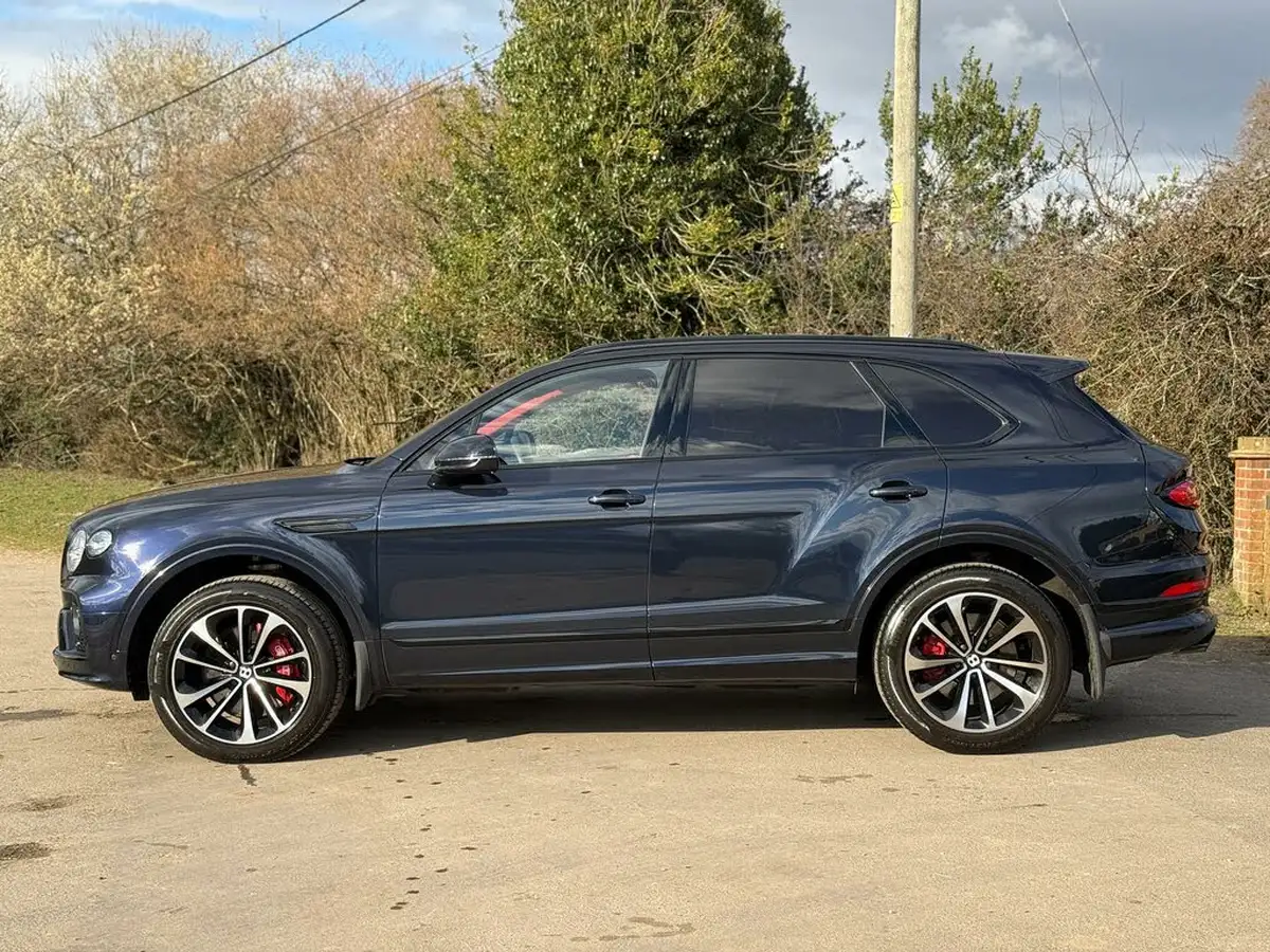 2022-bentley-bentayga-40-v8-big-34