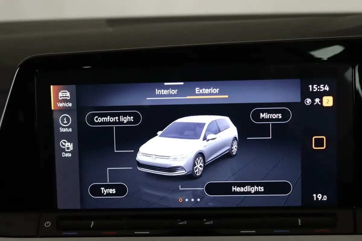 2024-volkswagen-golf-10-tsi-life-hatchback-big-32