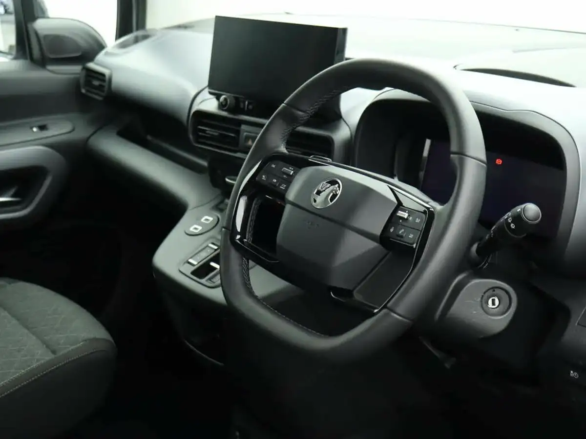 2024-vauxhall-combo-life-e-ultimate-big-6