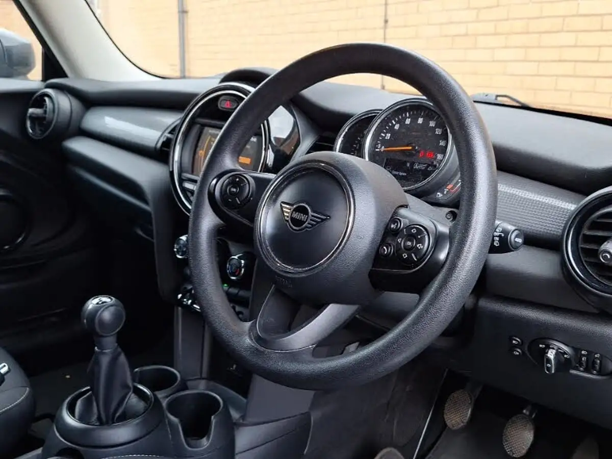 2020-mini-cooper-15-cooper-classic-nav-hatchback-3d-big-10