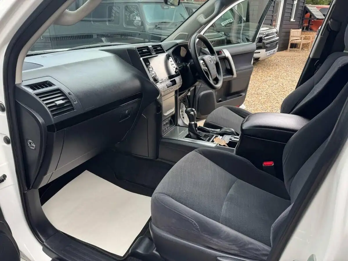 2021-toyota-land-cruiser-28d-4d-active-7st-navi-big-12