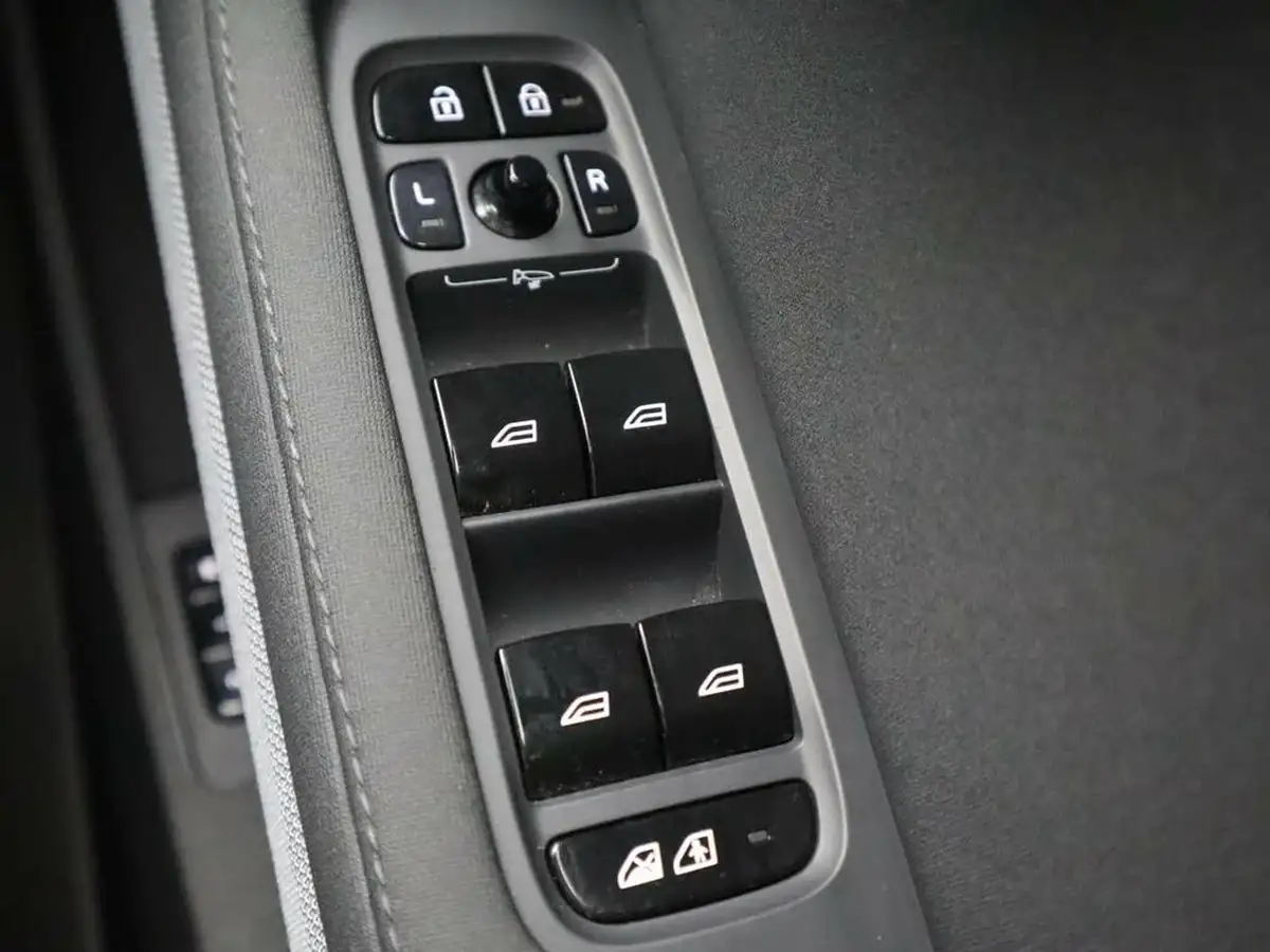 2022-polestar-polestar-2-e-ps2-300kw-longe-dual-plus-pilot-big-30