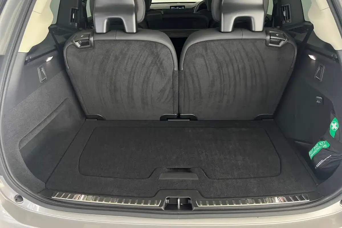 2025-volvo-xc90-20-b5-plus-big-23