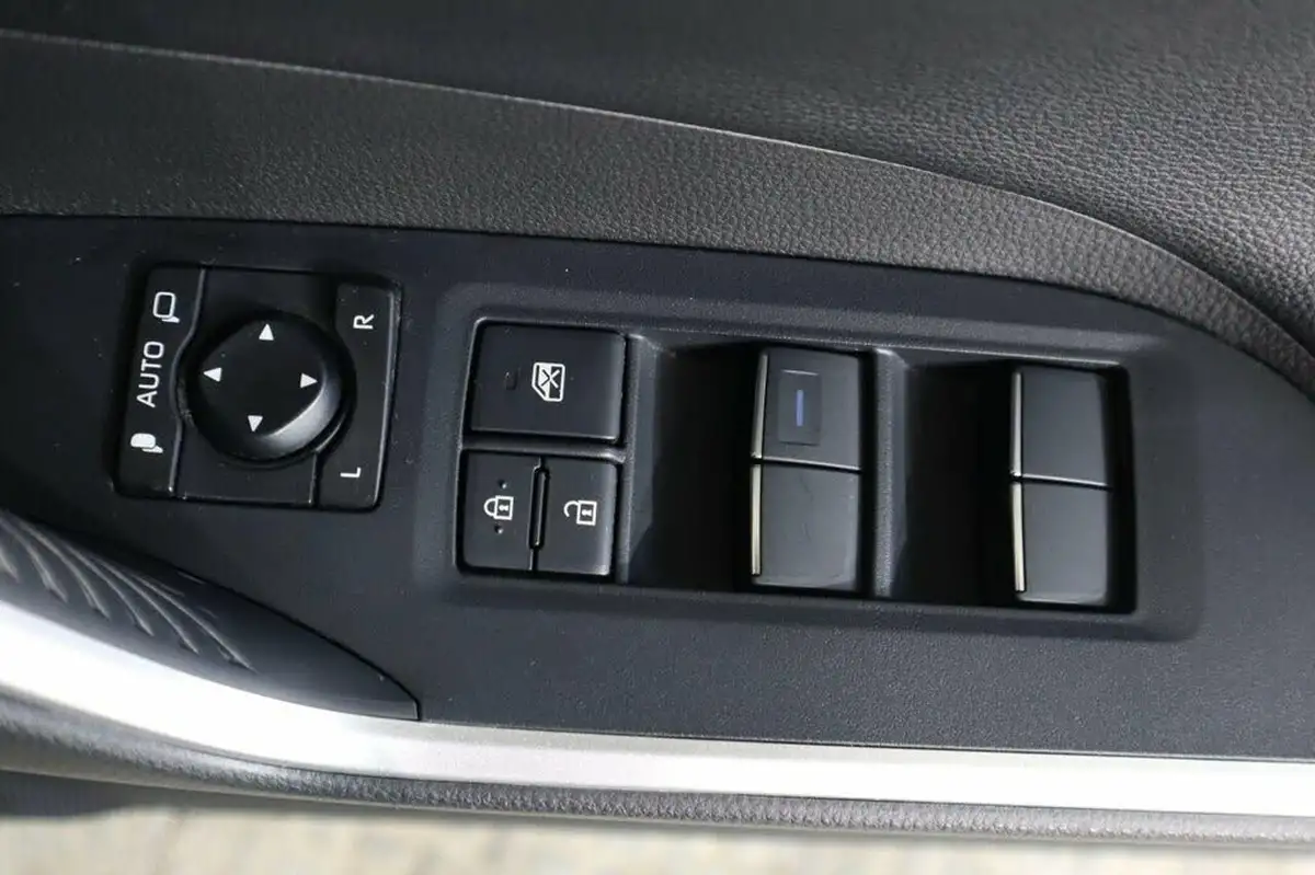 2020-toyota-rav4-25-vvt-i-design-215bhp-big-23