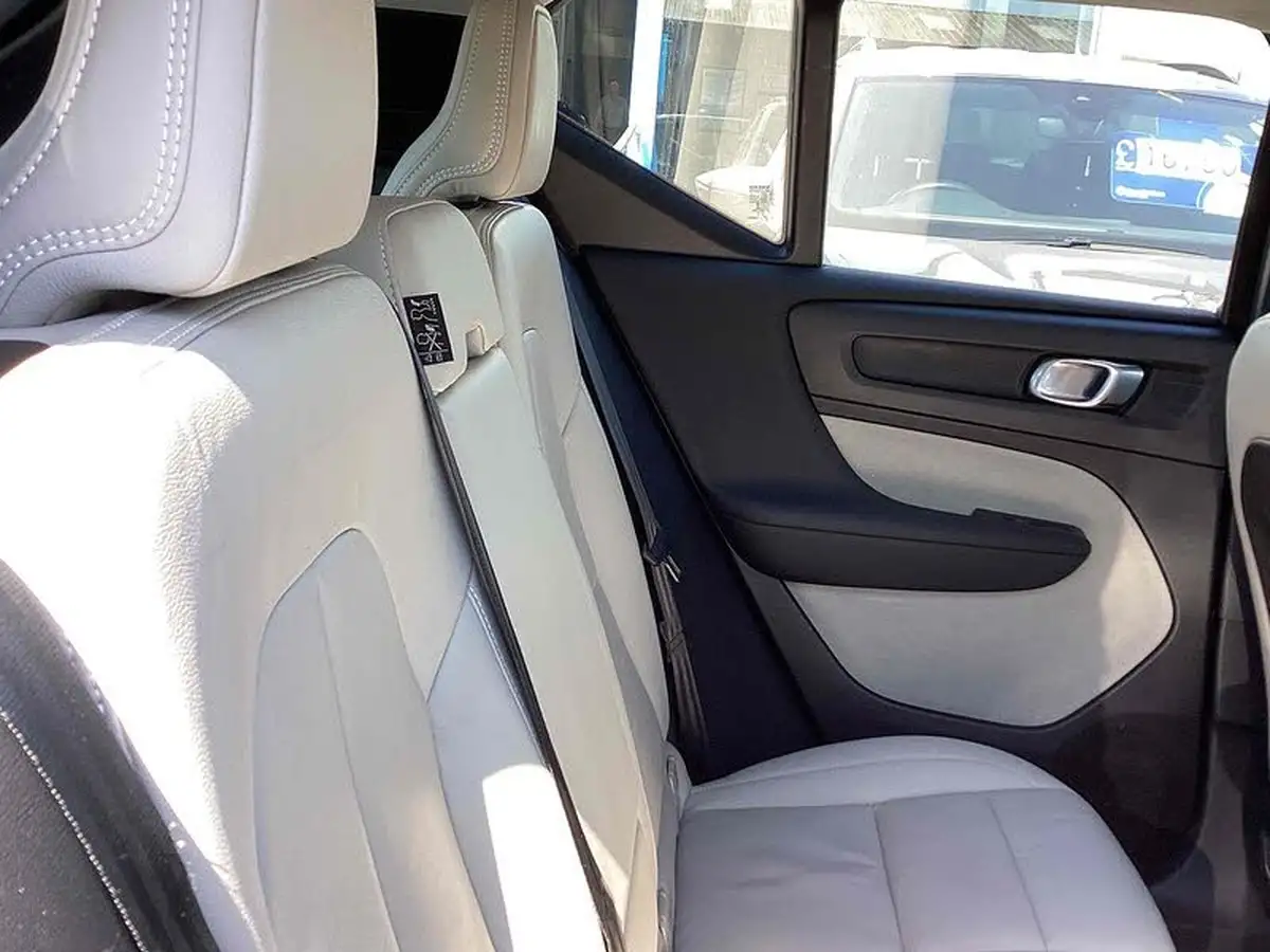 2019-volvo-xc40-20-t4-inscription-big-30