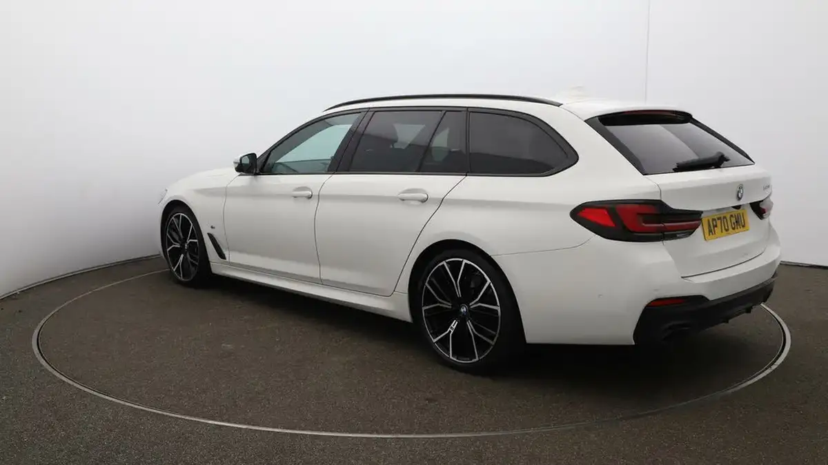 2020-bmw-5-series-big-55