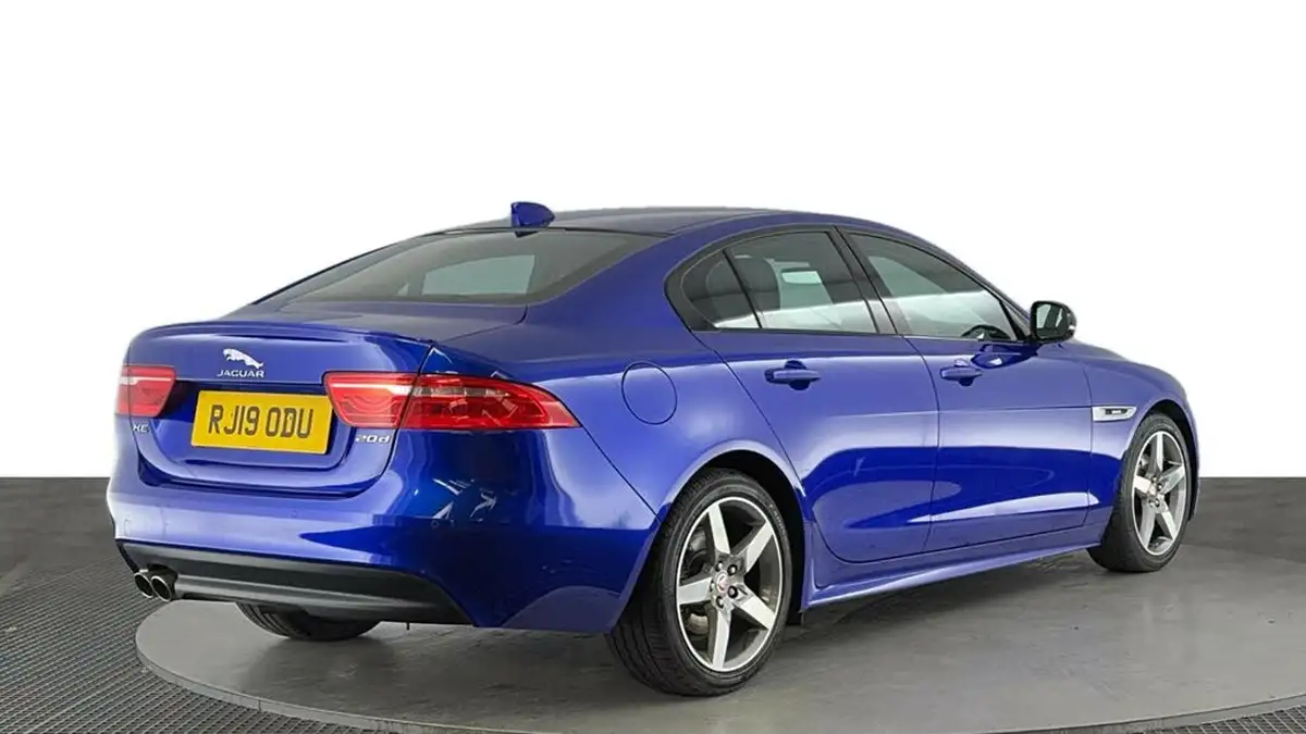 2019-jaguar-xe-20d-r-sport-180ps-auto-big-3
