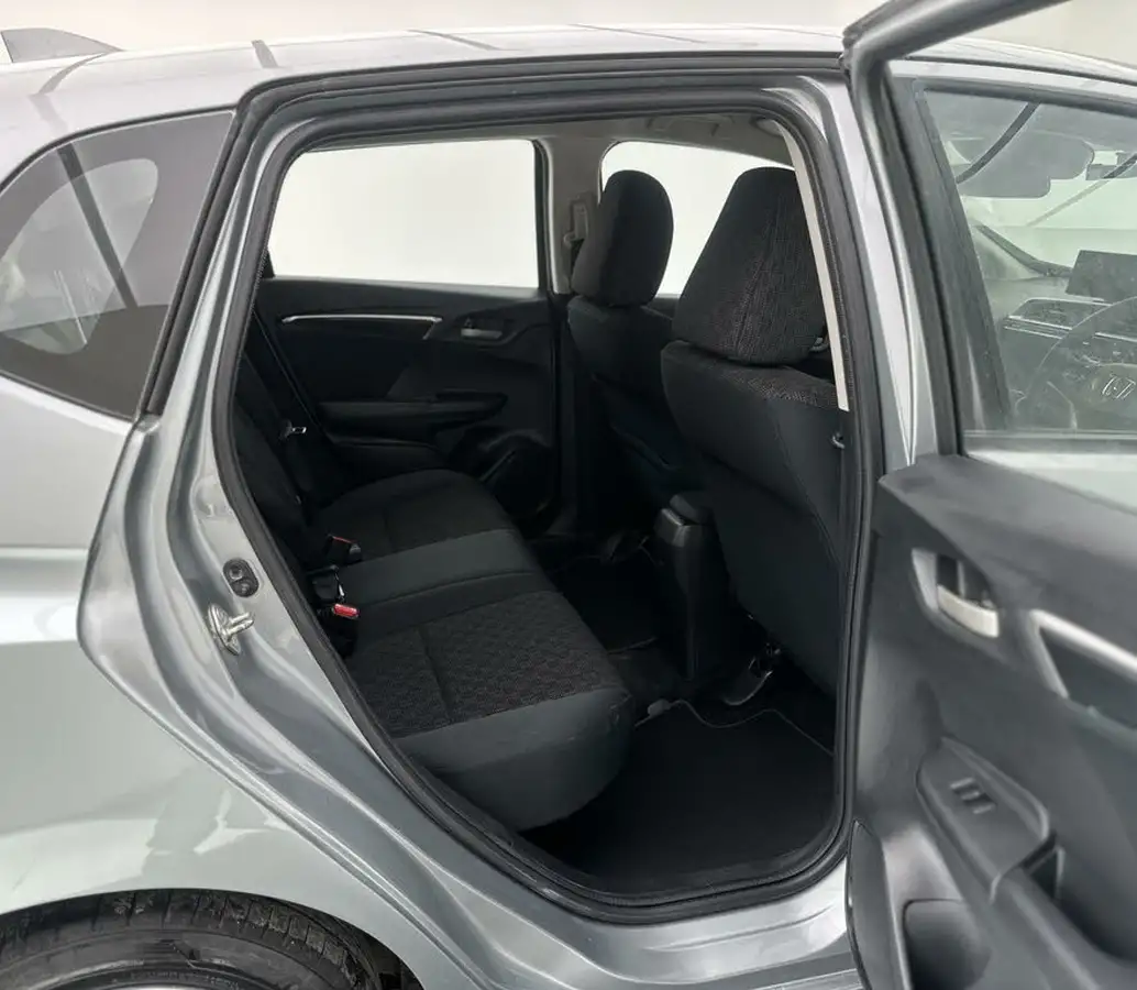 2015-honda-jazz-13-i-vtec-se-cvt-big-27
