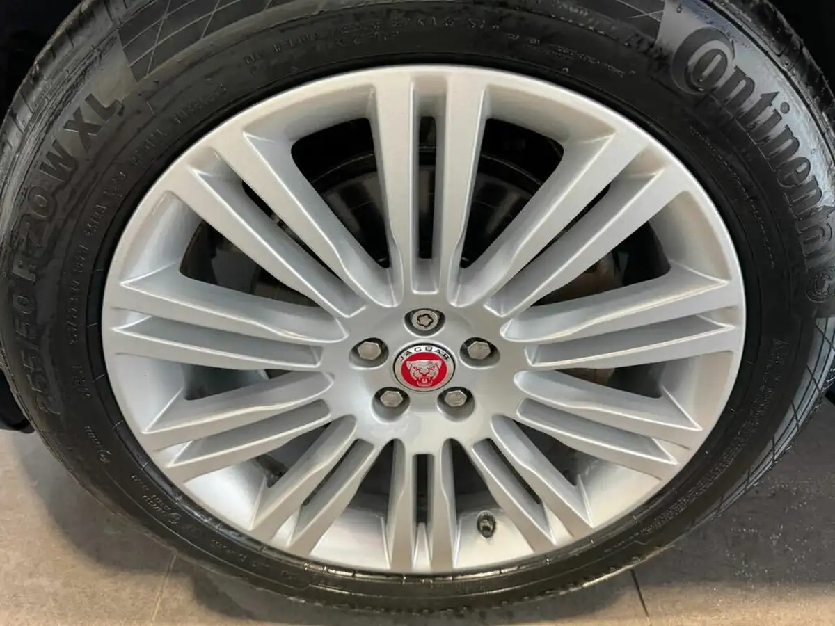 2018-jaguar-f-pace-30td-portfolio-awd-big-12
