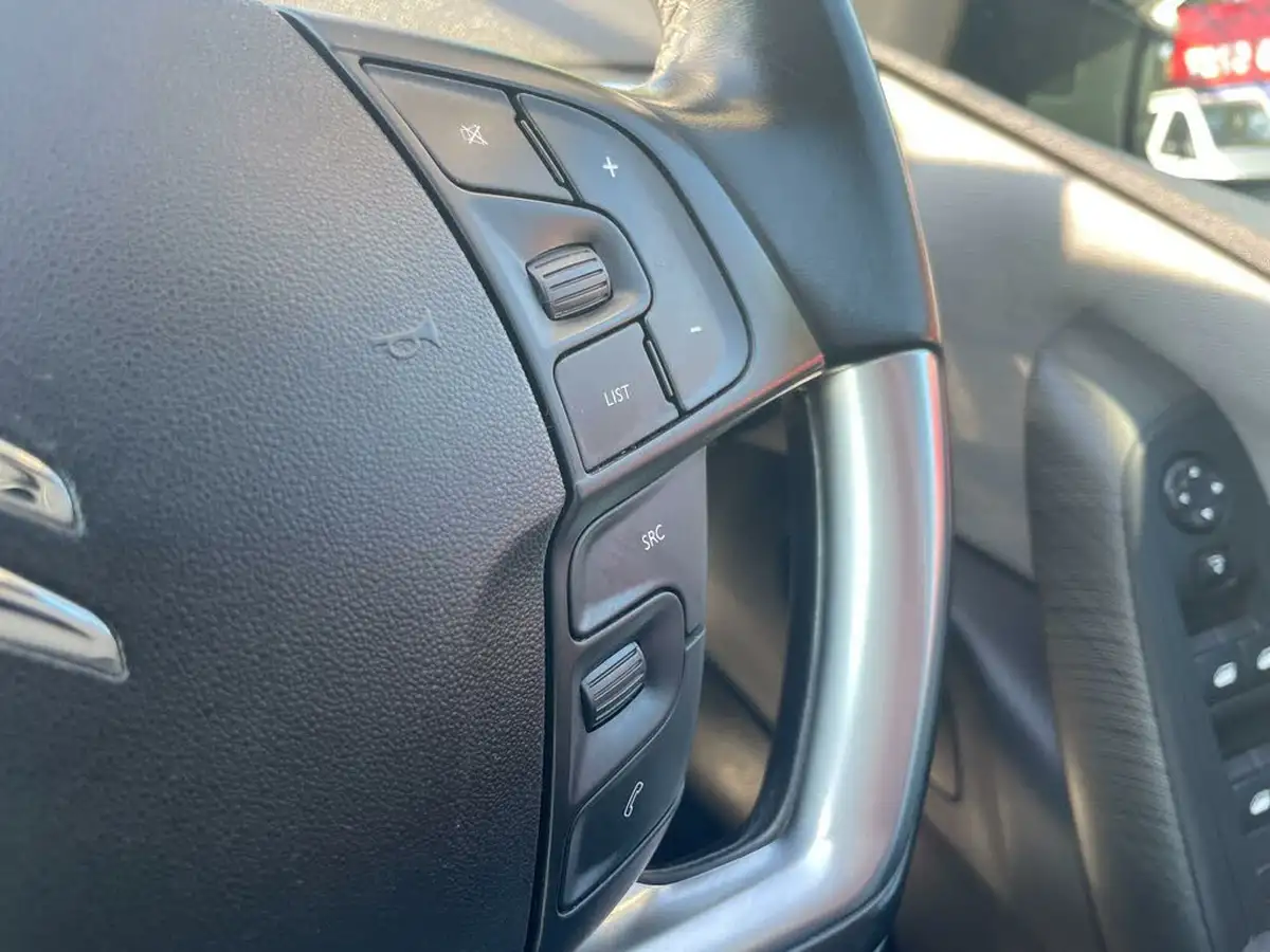 2015-citroen-c4-picasso-16e-hdi-exclusive-big-15