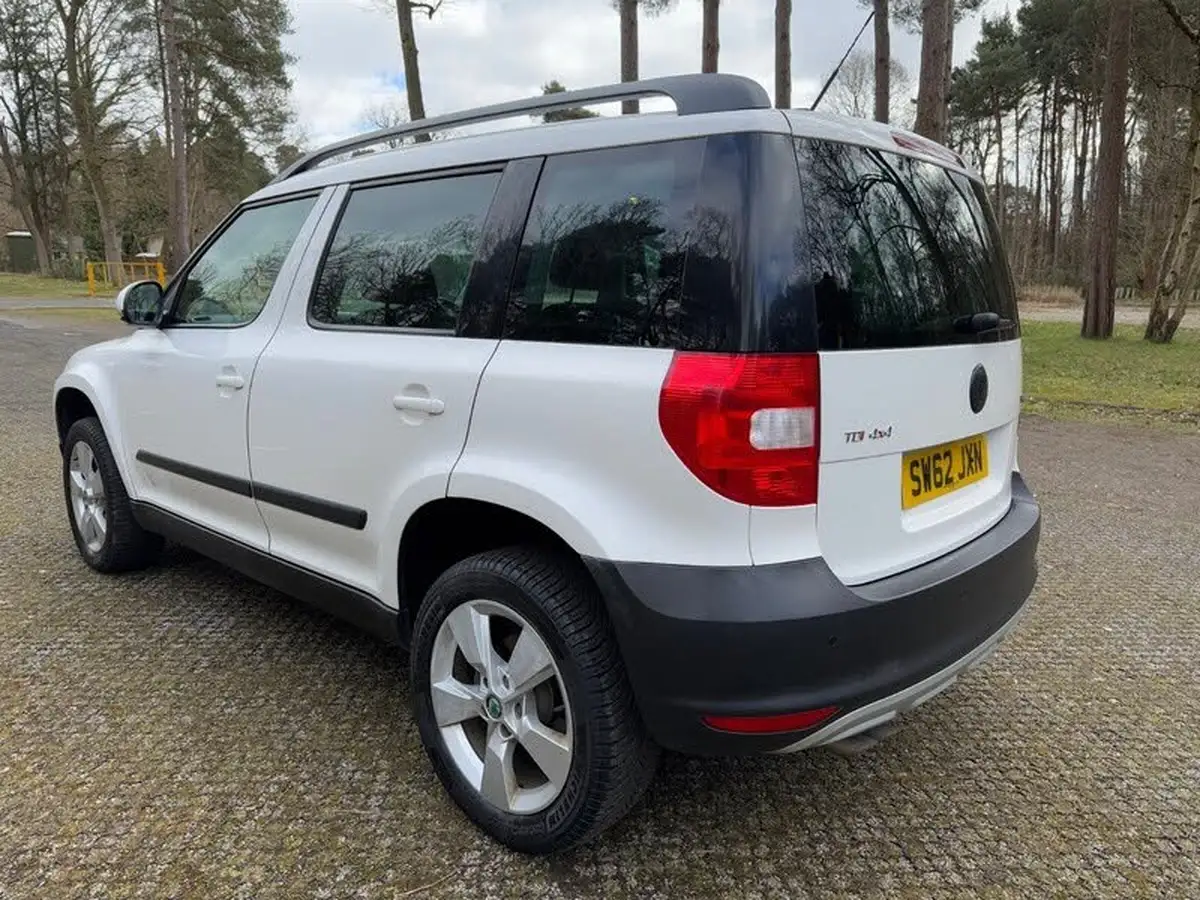 2013-skoda-yeti-20td-se-plus-140bhp-4x4-big-3