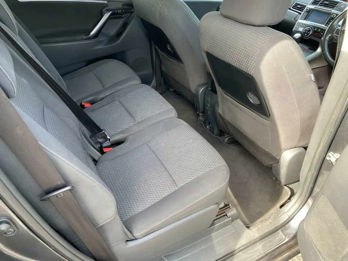 2015-toyota-verso-18-trend-big-26