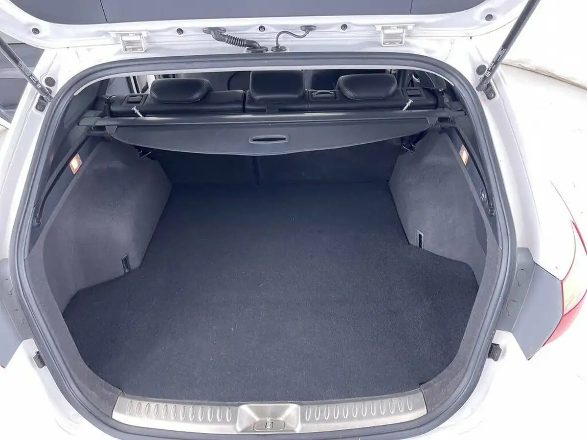 2014-hyundai-i40-17td-premium-136ps-estate-5d-auto-big-9